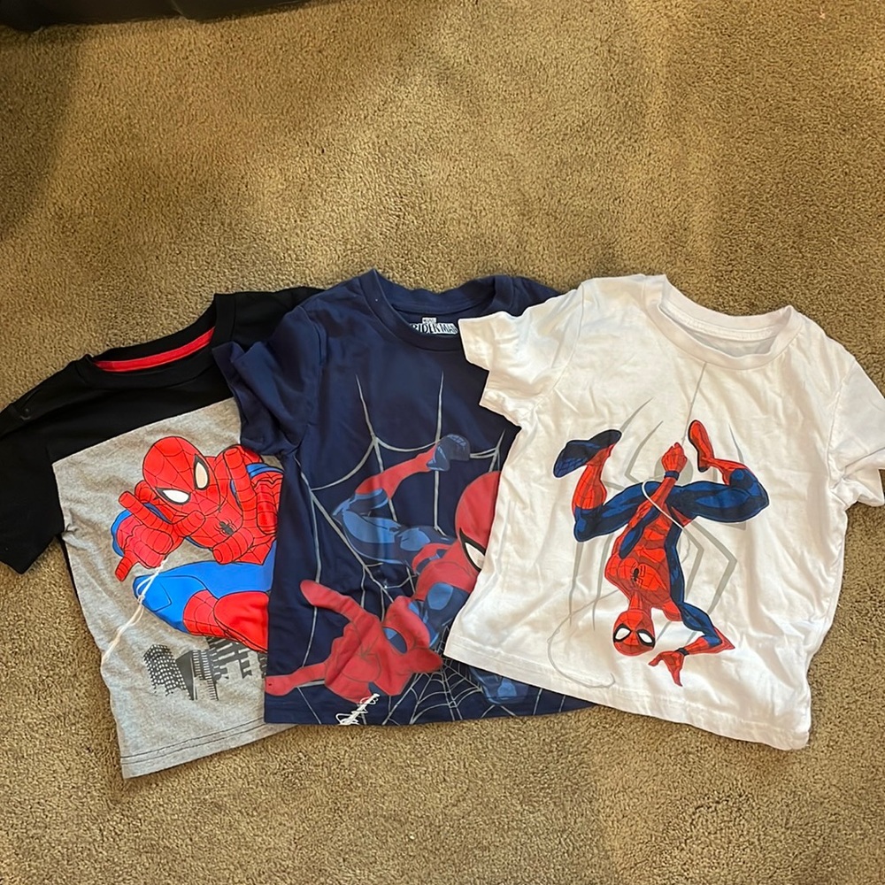 Set of three Spider-Man t-shirts and Zip-up